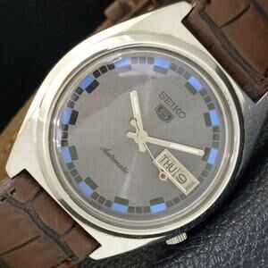 Vintage 1976 Seiko Automatic Mens Silver Watch W/daydate & Gray accents